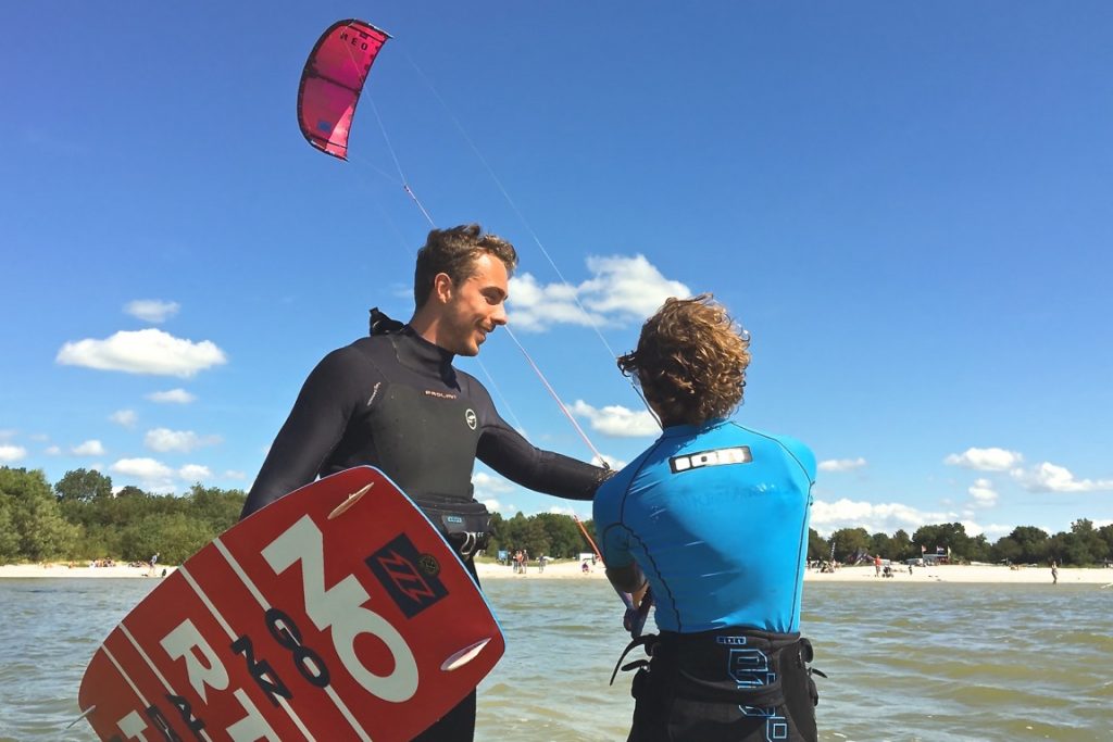 Kitesurfles in Friesland Kitesurfschool KiteMobile sinds 2000 in Workum