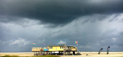 Schiermonnikoog surf paal 3 storm waarschuwing