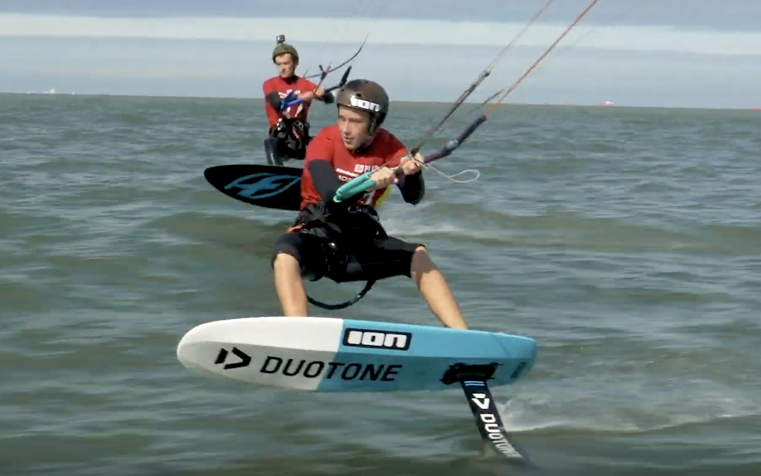 Kitesurf race op hydrofoil